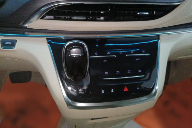 Used Buick GL8 2023 Facelifted Land Cruiser Executive Luxury Version
