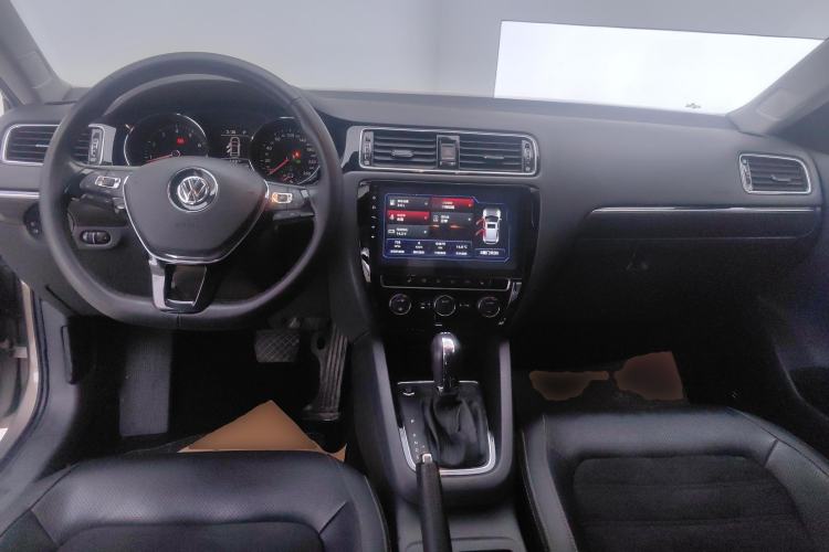 Used Volkswagen Sagitar 2017 230TSI Automatic Luxury Edition
