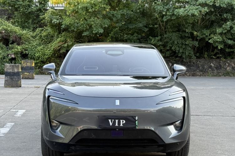 Used  11 2022 Long-Range Dual-Motor Luxury Edition 4 Seats
