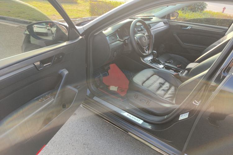 Used Volkswagen Passat 2017 330TSI DSG Luxury Edition
