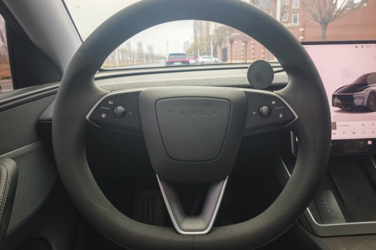 Used Tesla Model Y 2025 Rear-Wheel-Drive Version
