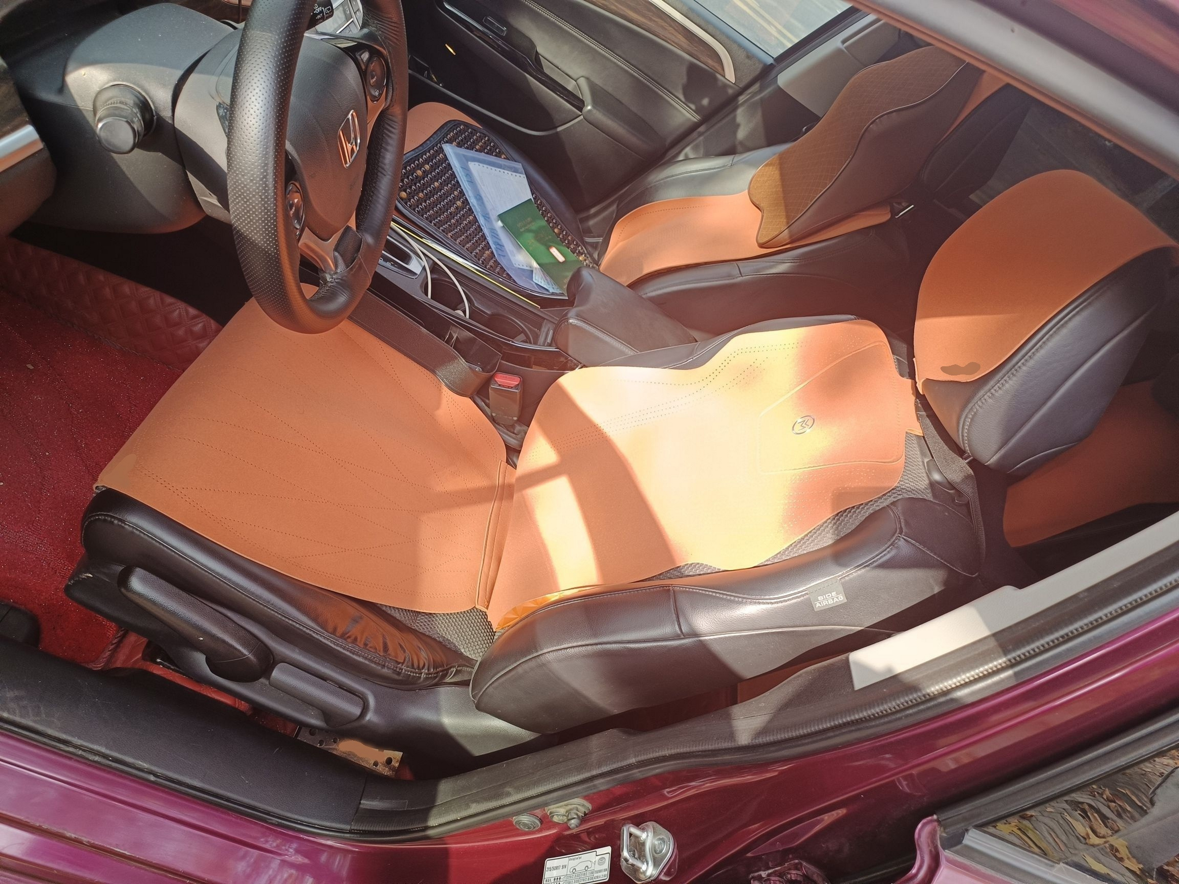 Переднее сиденье в автомобиле