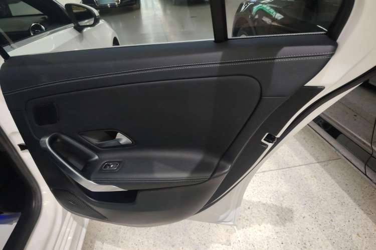 Used Mercedes-Benz A-Class 2020 Restyled A 200 L Sport Sedan Fashion Version
