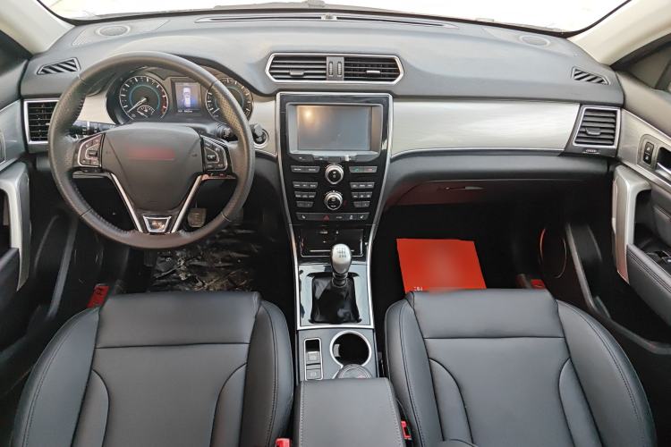 Used Haval H2 2016 Red Label 1.5T Manual Two-Wheel Drive Prestige Model
