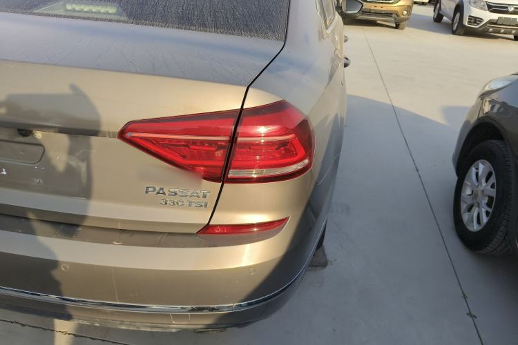 Used Volkswagen Passat 2017 330TSI DSG Luxury Edition
