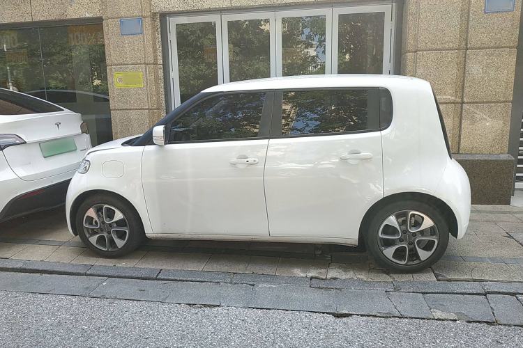 Used ORA White Cat 2022 Upgraded Model 305km Range Luxury Version Lithium-Ion Battery
