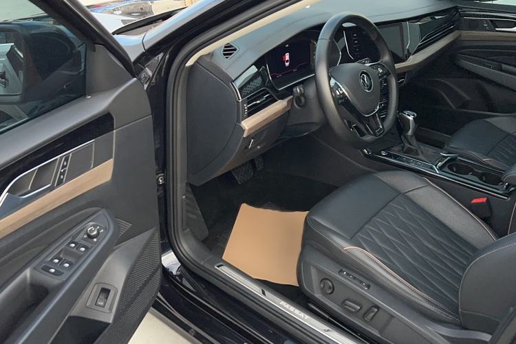 Used Volkswagen Passat 2020 Revised Version 330TSI Luxury Edition China VI Standard
