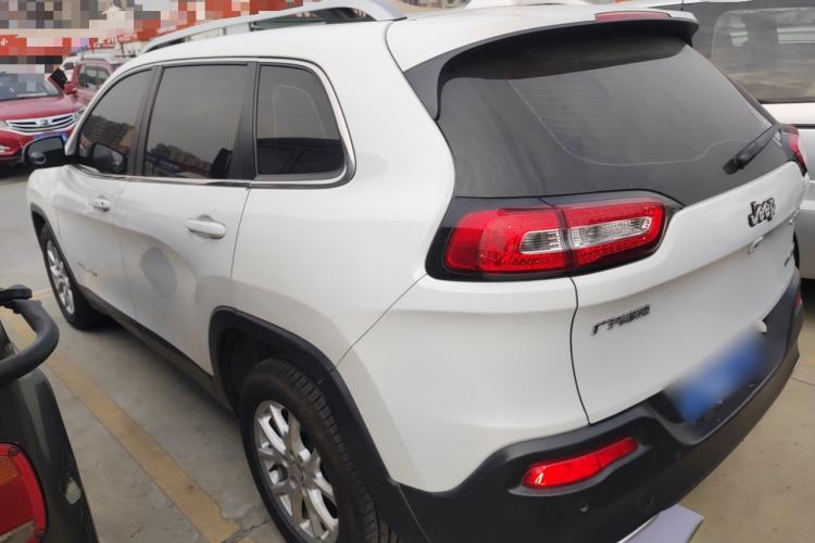 Used  Cherokee 2017 2.0L Superior Edition