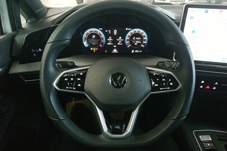 Used Volkswagen Golf 2025 300TSI R-Line
