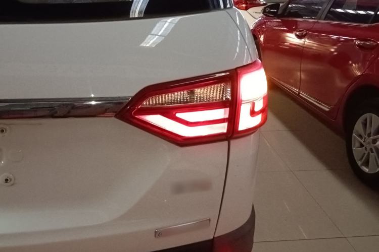 Used Dongfeng Fengon 370 2016 1.5L Manual Standard Edition SFG15-05 7 Seats
