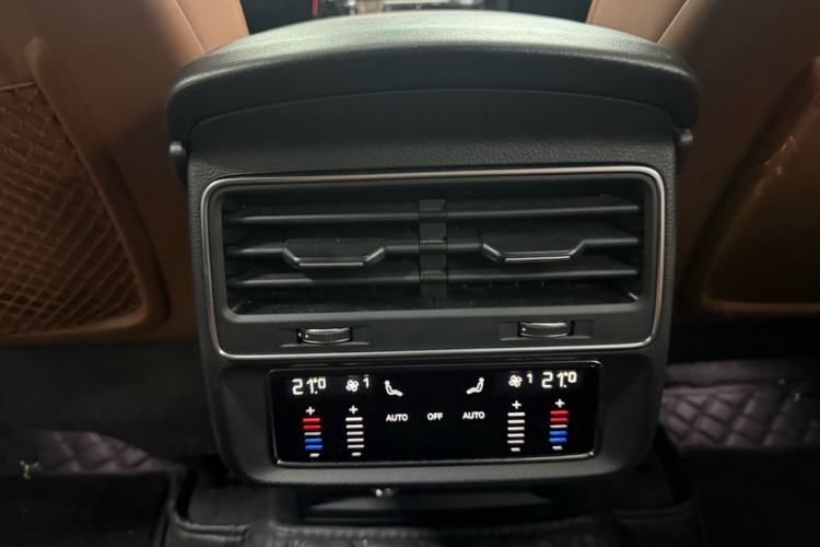 Used Audi Q7 2021 55 TFSI quattro S line Sport model
