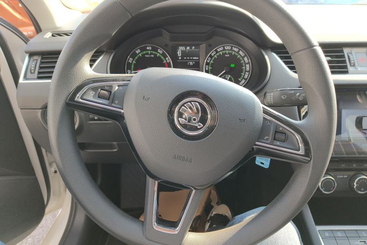 Used Skoda Octavia 2019 1.5L Automatic SmartDrive Comfort Edition China VI Standard
