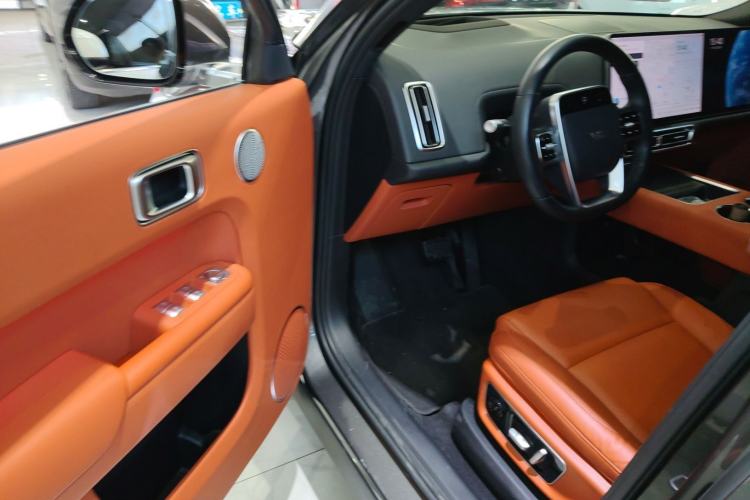 Used Li Auto L8 2023 Pro Model
