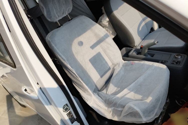 Used Wuling Yangguang 2024 300KM Comfort Version Passenger Van 75kW