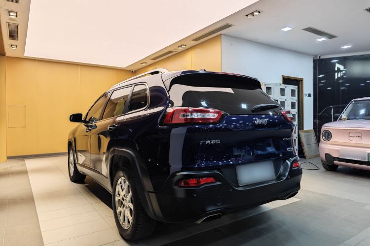 Used  Cherokee 2016 2.4L Leading Edition