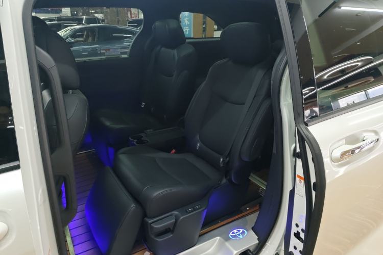 Used Toyota Granvia 2023 2.5L Hybrid Prestige VIP Edition
