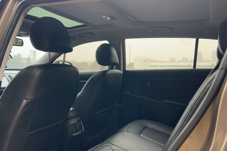 Used Kia Sportage R 2015 2.0L Automatic Two-Wheel Drive DLX Model
