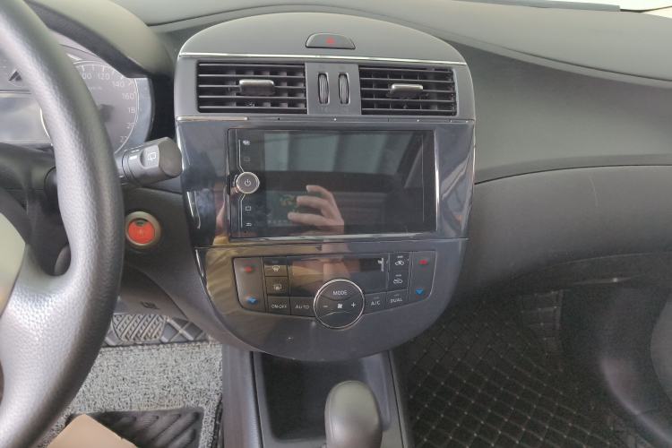 Used Nissan Tiida 2011 1.6L CVT Smart Version
