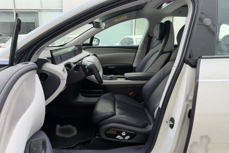 Used  LS7 2023 77 kWh Urban Fit Rear-Wheel Drive
