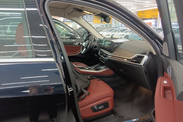 Used BMW X5 2023 xDrive 30Li Luxury M Sport Package
