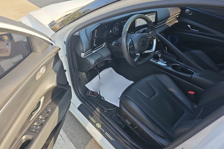 Used Hyundai Elantra 2021 1.5L CVT LUX Prestige Edition
