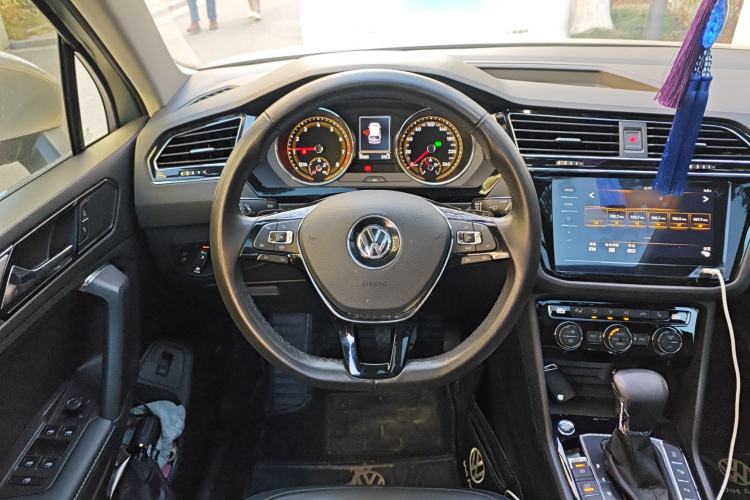 Used Volkswagen Tiguan L 2020 330TSI Automatic Two-Wheel Drive Smart Luxury Edition China VI Standard
