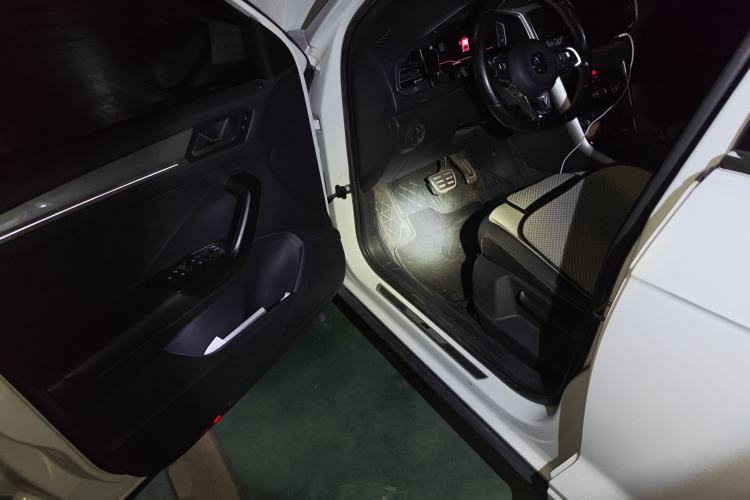 Used Volkswagen T-ROC 2019 280TSI DSG Two-Wheel Drive R-Line Pro
