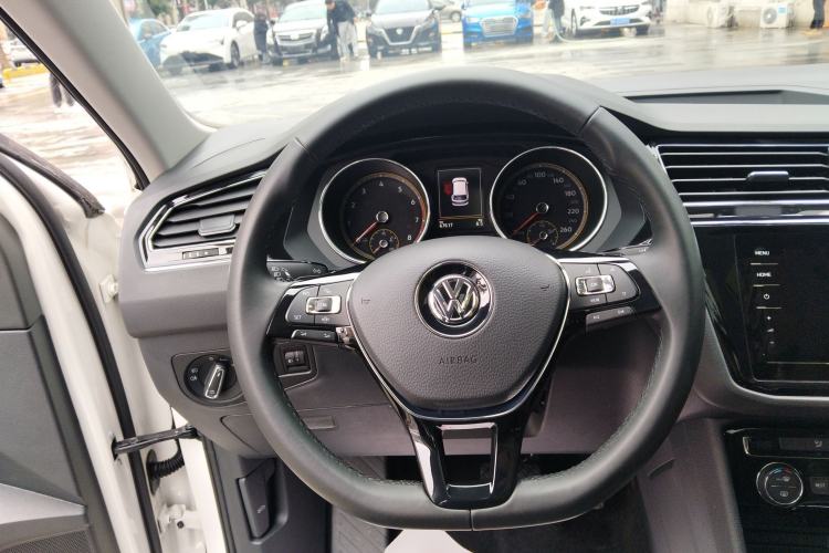 Used Volkswagen Tiguan L 2020 330TSI Automatic Two-Wheel Drive Panoramic Comfort Edition China VI Standard
