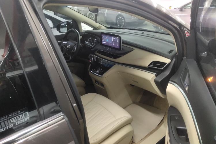 Used Buick GL8 2023 Facelifted Land Cruiser Executive Luxury Version
