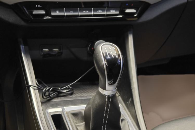 Used Geely Auto Vision X3 2019 Upgraded Model 1.5L Manual Elite Version