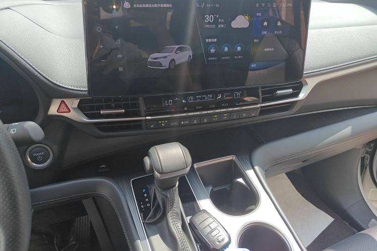 Used Toyota Sienna 2024 2.5L Hybrid Ultimate Edition
