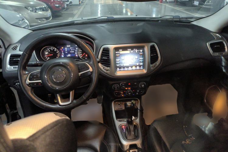 Used  Compass 2017 200T Automatic Family Edition
