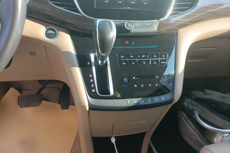 Used Buick GL8 2018 ES 28T Flagship Model China VI Standard
