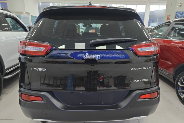 Used  Cherokee 2020 2.0L Two-Wheel Drive Classic Sports Edition