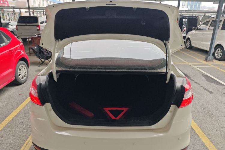 Used Ford Focus 2012 Sedan 1.6L Automatic Comfort Model
