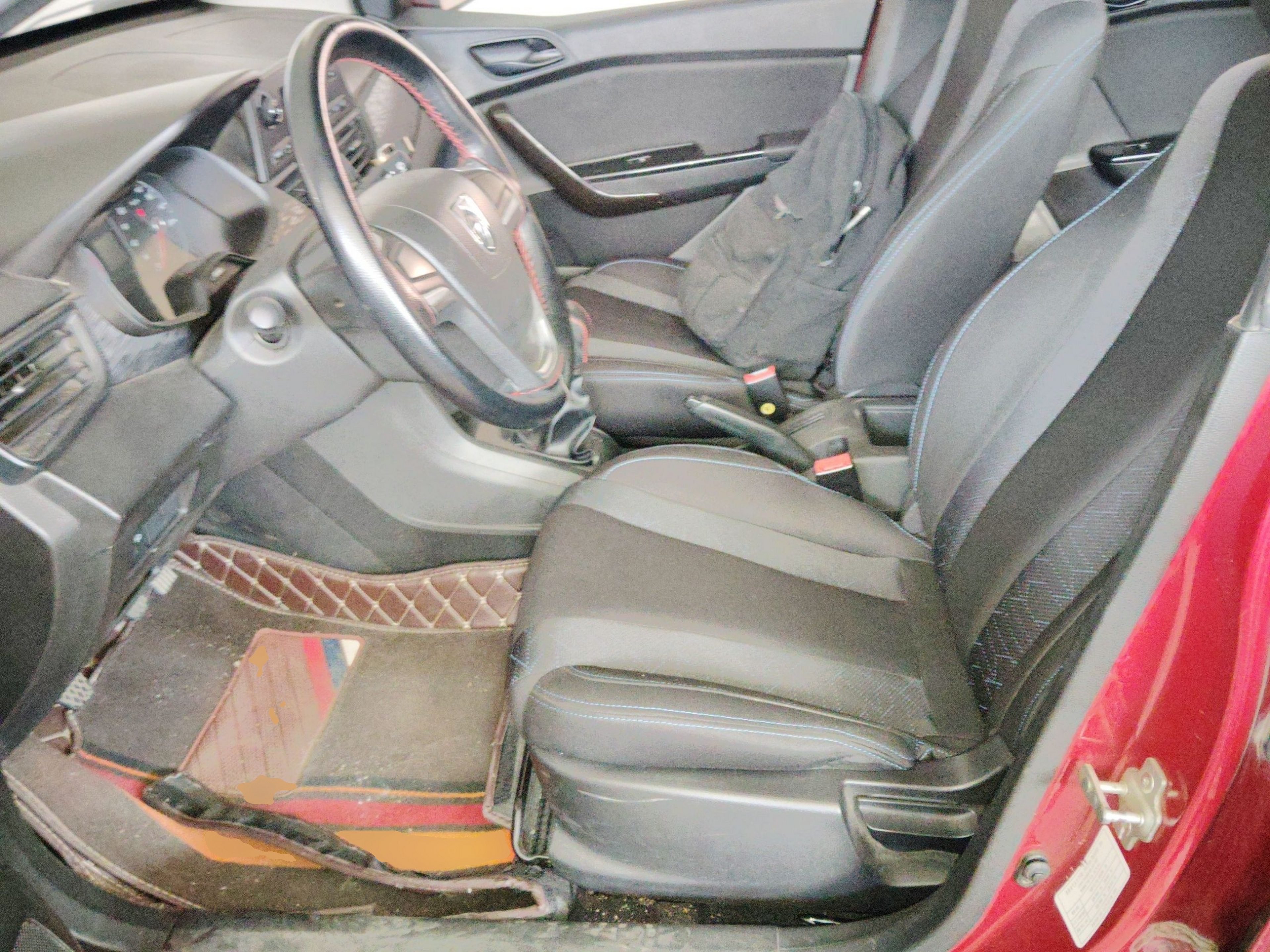 Переднее сиденье в автомобиле