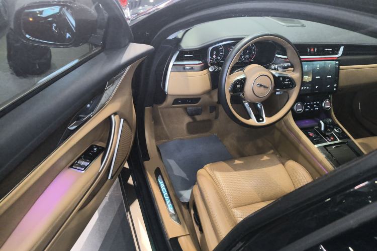 Used Jaguar XFL 2023 XFL 2.0T P250 Two-Wheel-Drive Prestige Luxury Gold Edition
