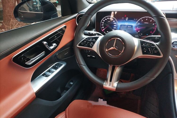 Used Mercedes-Benz GLC 2023 Facelift GLC 260 L 4MATIC Dynamic Version 5 Seats
