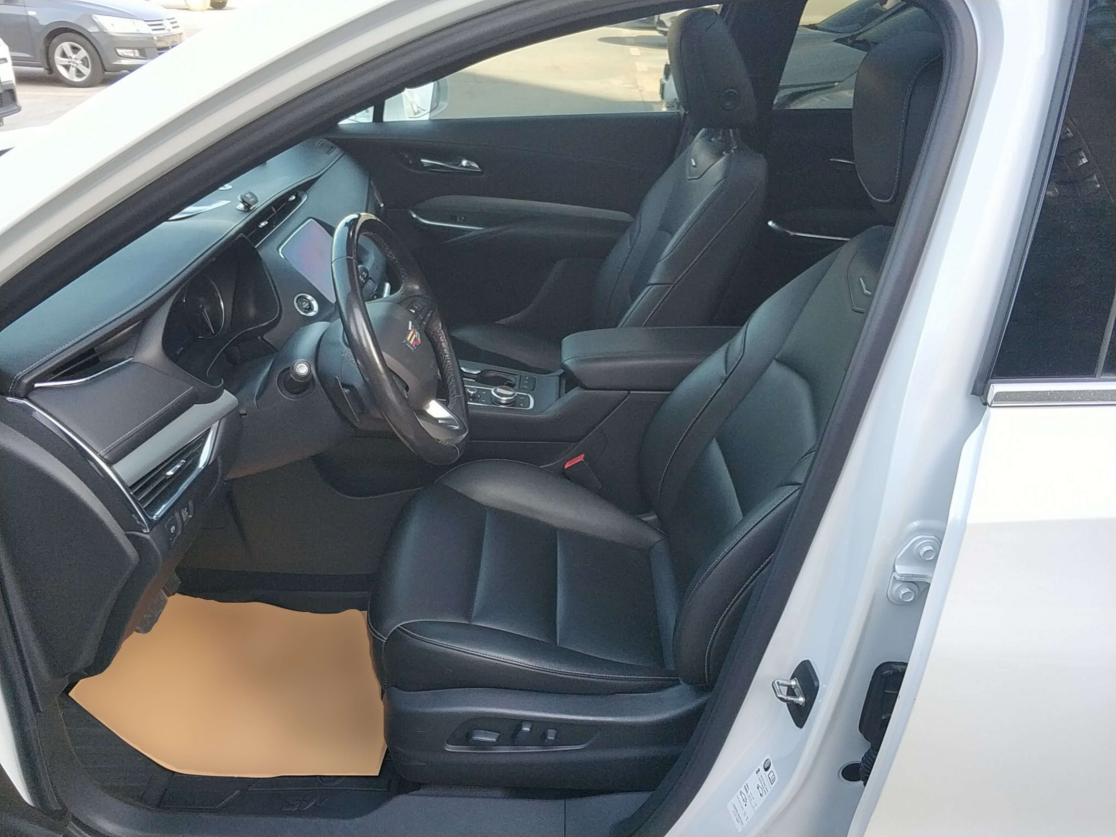 Переднее сиденье в автомобиле