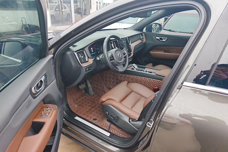 Used Volvo XC60 2022 B5 4x4 Smart Luxury Edition
