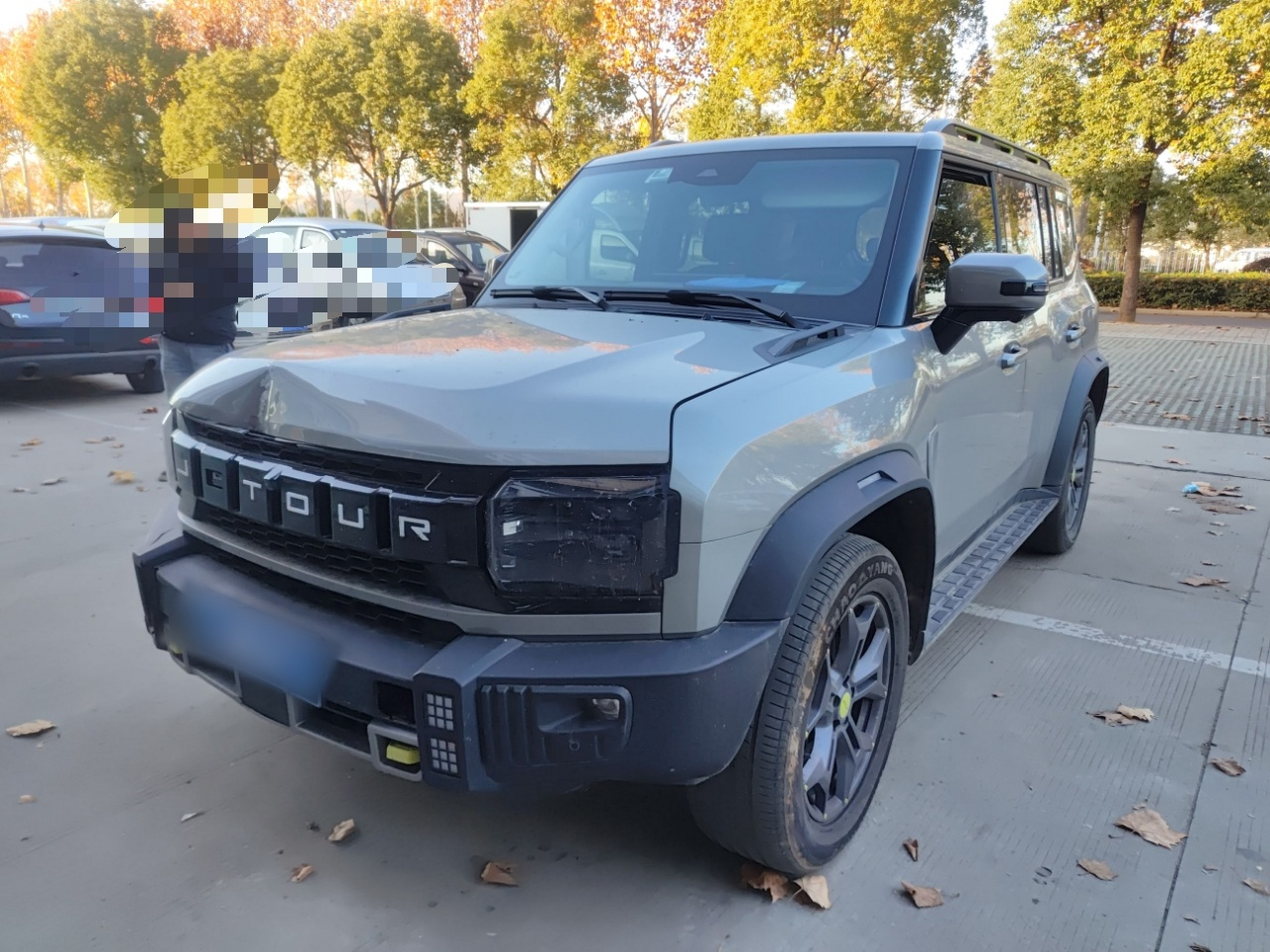 Под передней частью автомобиля