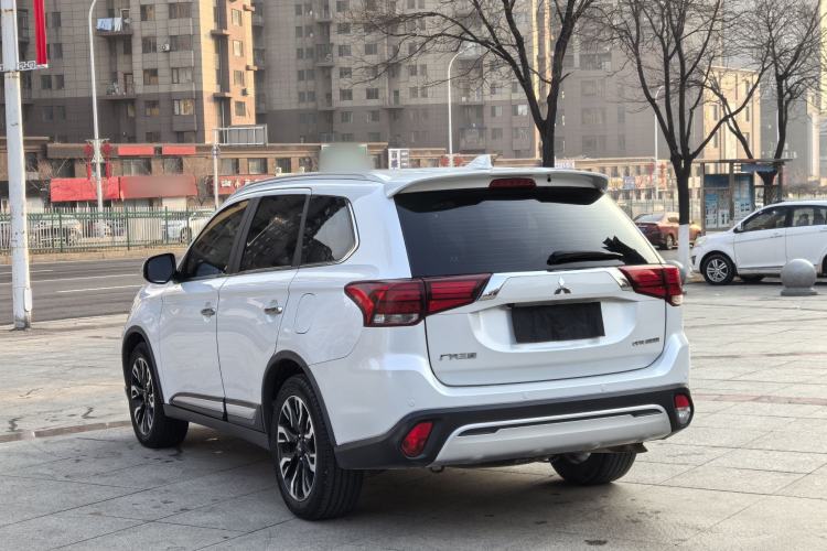 Used Mitsubishi Outlander 2019 2.4L 4x4 Zhi Xiang Edition 5 Seats China VI Standard