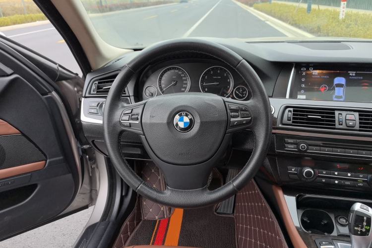 Used BMW 5 Series 2014 525Li Leading Model
