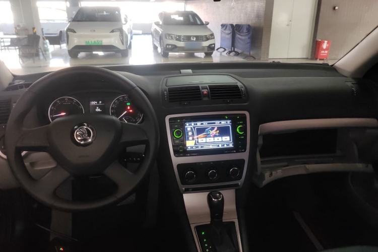 Used Skoda Octavia 2015 Classic Model 1.6L Automatic Elegance Edition