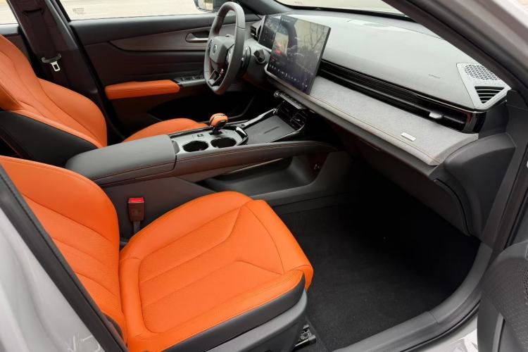 Used Changan UNI-V 2025 Model Third-Generation 2.0T Dynamic Edition