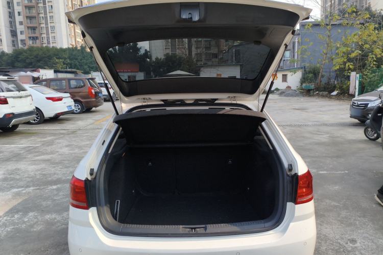 Used Volkswagen Gran Lavida 2015 1.6L Automatic Comfort Edition
