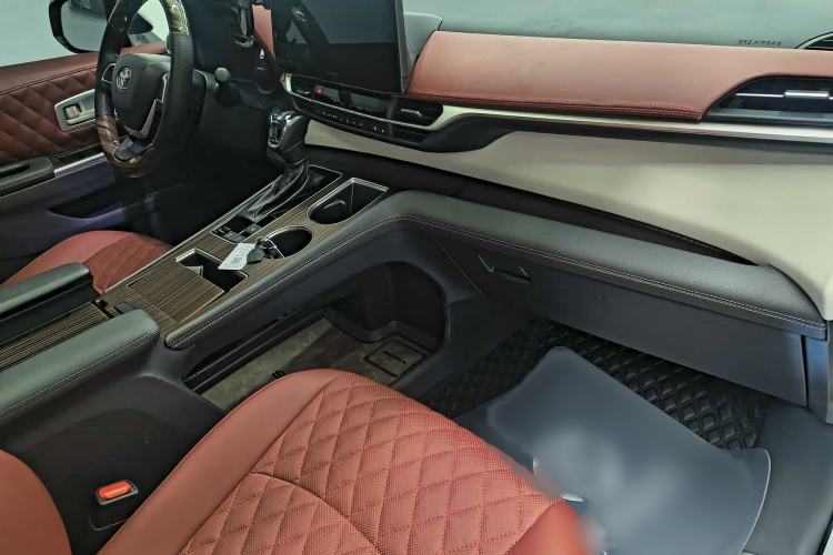 Used Toyota Sienna 2023 2.5L Hybrid Comfort Edition
