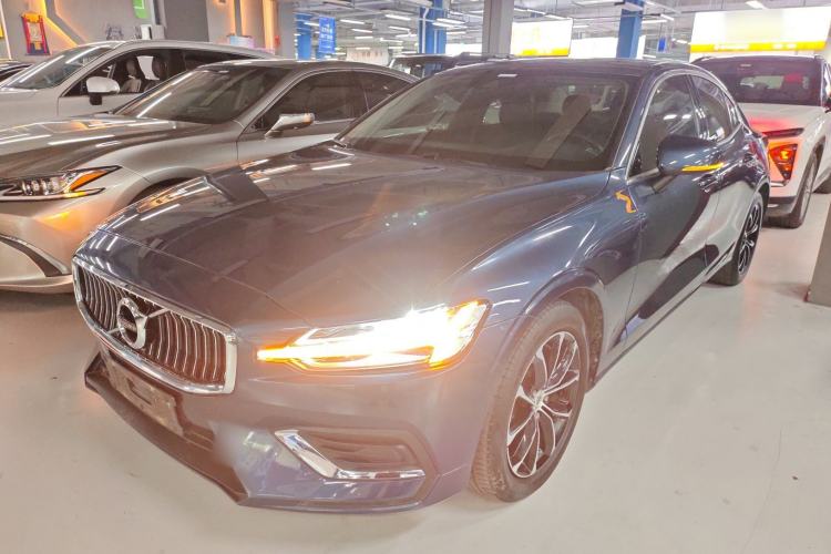Used Volvo S60 2022 B4 Zhiyi Luxury Edition
