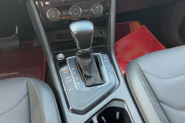 Used Volkswagen Tiguan L 2019 330TSI Automatic Two-Wheel Drive Panoramic Comfort Edition China VI Standard
