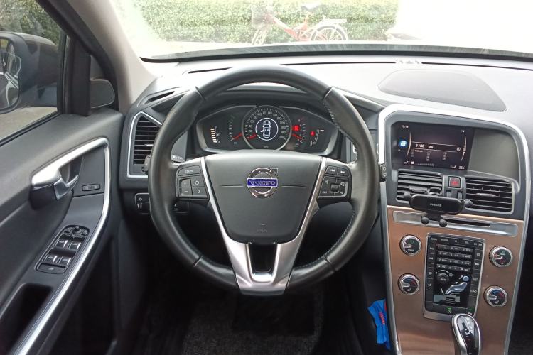 Used Volvo XC60 2017 T5 AWD Smart Upgrade Edition
